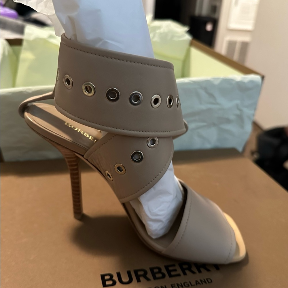 Burberry soft fawn sandal heel leather sole size 35
